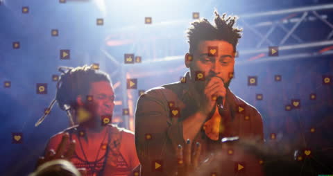 Dynamic Concert Interaction with Social Media Graphics