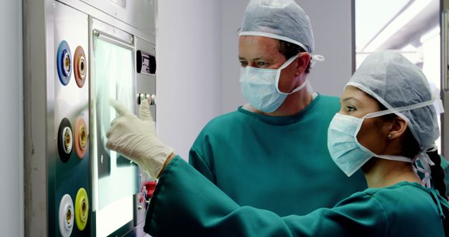 Medical Professionals Reviewing X-ray Scan in Surgical Room - Download Free Stock Images Pikwizard.com