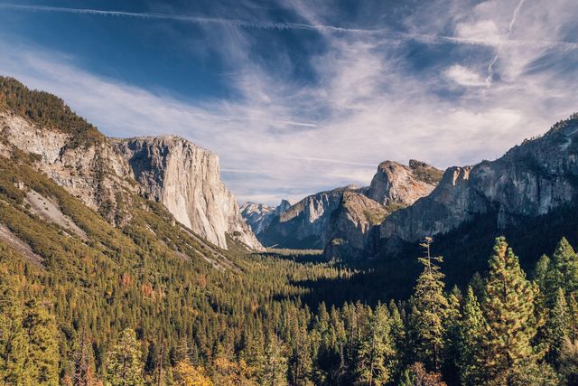 Beautiful Yosemite Valley with El Capitan and Half Dome under Blue Sky - Download Free Stock Photos Pikwizard.com