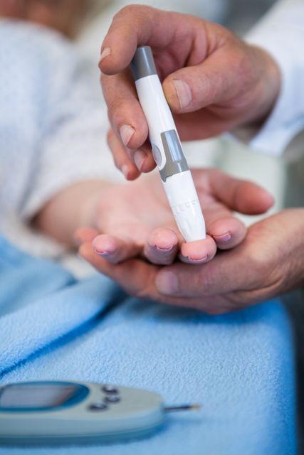 This image depicts a doctor using an insulin pen to test the blood sugar levels of a senior patient. It is suitable for use in healthcare-related articles, diabetes awareness campaigns, medical websites, and educational materials about diabetes management and elderly care.