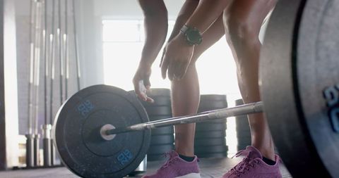 Woman Preparing to Lift Barbell Wearing Athleisure Gear in Gym Setting - Download Free Stock Images Pikwizard.com