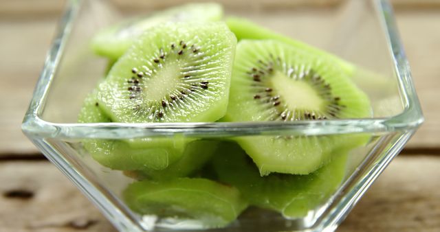 Fresh Kiwi Slices in Glass Bowl for Healthy Eating - Download Free Stock Images Pikwizard.com