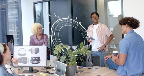 Young team presenting vr headset concept in modern office collaboration innovation meeting