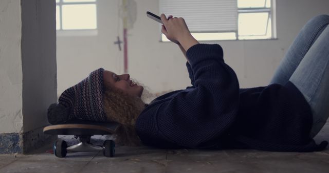 Young Woman Relaxing on Skateboard Using Smartphone - Download Free Stock Images Pikwizard.com