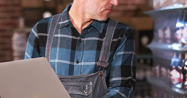 Warehouse Worker Checking Inventory on Laptop in Industrial Building - Download Free Stock Images Pikwizard.com