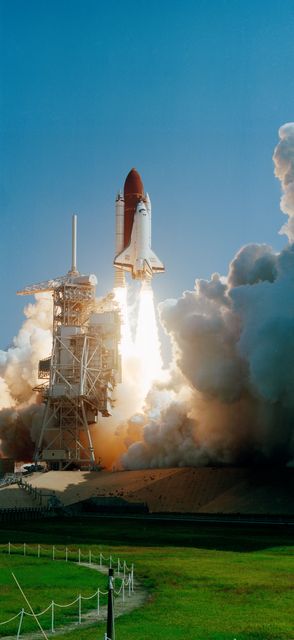 Space Shuttle Endeavour Launching for STS-47 Spacelab-J Mission - Download Free Stock Photos Pikwizard.com