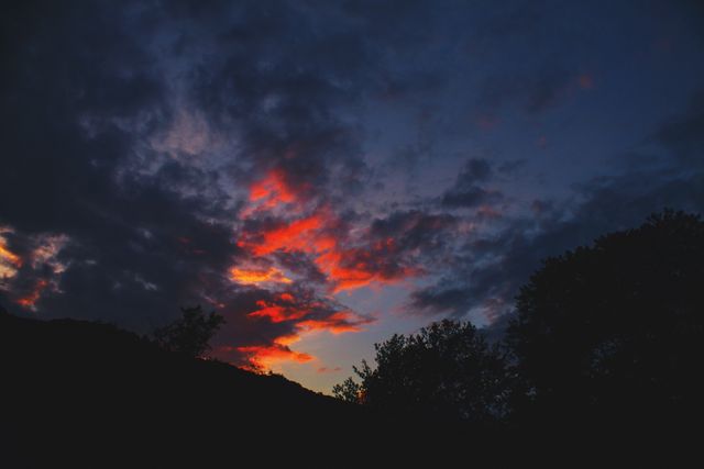 Colorful Evening Sky with Dramatic Sunset Clouds - Download Free Stock Photos Pikwizard.com