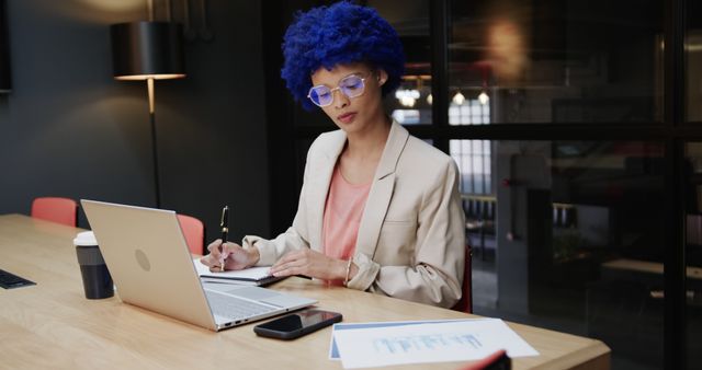 Businesswoman with Blue Hair Working on Laptop in Modern Office - Download Free Stock Images Pikwizard.com