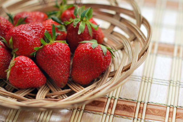 Fresh Strawberries in Woven Basket on Plaid Tablecloth - Download Free Stock Photos Pikwizard.com