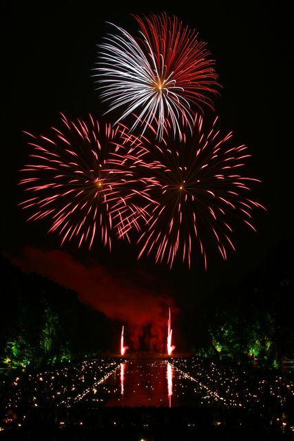 Spectacular Night Fireworks Display Over Reflective Water Surface - Download Free Stock Photos Pikwizard.com