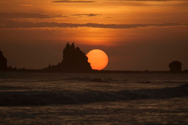 Scenic Coastal Sunrise Over Rock Formations - Download Free Stock Photos Pikwizard.com