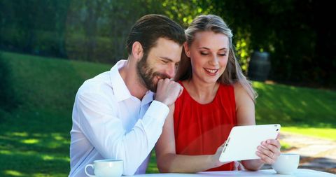Couple Enjoying Outdoor Leisure With Tablet on Sunny Day - Download Free Stock Images Pikwizard.com