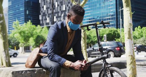 Businessman with Bicycle Wearing Mask Texting on Smartphone Outdoors - Download Free Stock Images Pikwizard.com