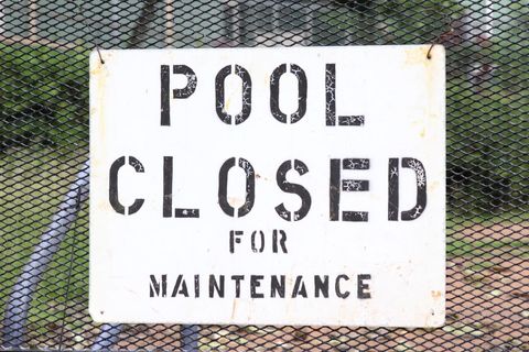 Pool maintenance sign sabdetecting closure