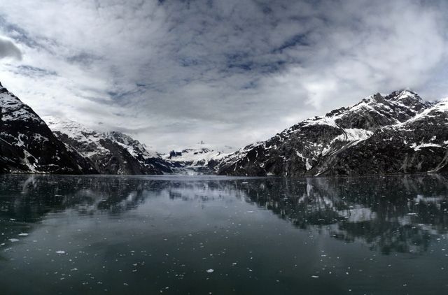 Dramatic Glacier Landscape with Snow-Covered Mountains and Reflections - Download Free Stock Photos Pikwizard.com