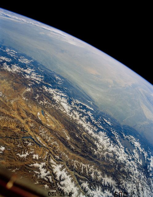 41G-120-009 (5-13 Oct 1984) --- A large format camera's frame from the STS41-G/space shuttle Challenger mission provides a southwestern view of the Greater Himalayas bordering the Karakoram Range, whose great peaks are near the lower left edge of the frame.  India is in the upper left; Pakistan, at lower right; and China is in the lower left foreground.  The valley of the Indus River is in the right bottom corner. Photo credit: NASA