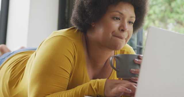 Focused Woman Using Laptop While Relaxing at Home - Download Free Stock Images Pikwizard.com