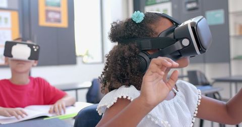 Children Exploring Educational Virtual Reality in Classroom