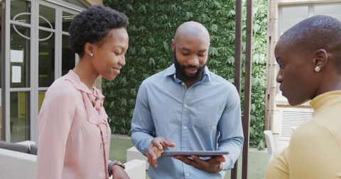 Team Collaboration with Digital Technology in Casual Office