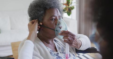 Healthcare worker assisting senior woman with oxygen mask at home - Download Free Stock Images Pikwizard.com