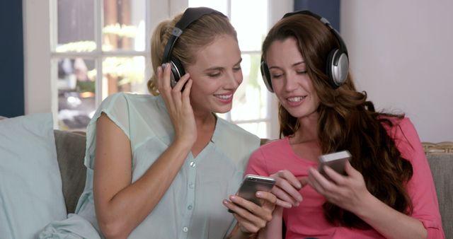 Close Friends Enjoying Music Together On Headphones - Download Free Stock Images Pikwizard.com