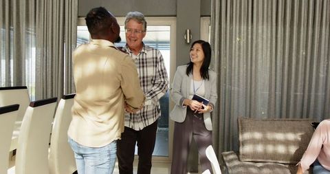 Welcoming group interaction in therapy session