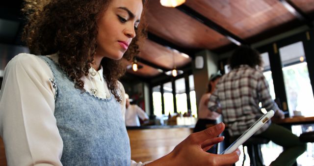 Young Woman Using Smartphone at Trendy Cafe - Download Free Stock Images Pikwizard.com