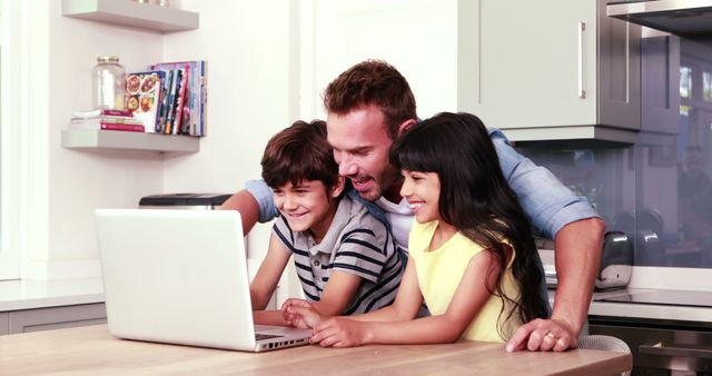 Happy Father and Children Using Laptop in Modern Kitchen - Download Free Stock Images Pikwizard.com