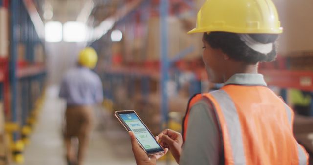 Warehouse Worker Using Tablet for Inventory Management with Safety Gear - Download Free Stock Images Pikwizard.com