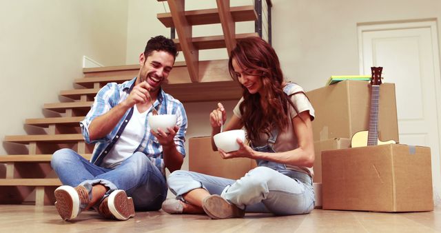 Joyful Couple Eating Takeout on Moving Day in New Home - Download Free Stock Images Pikwizard.com