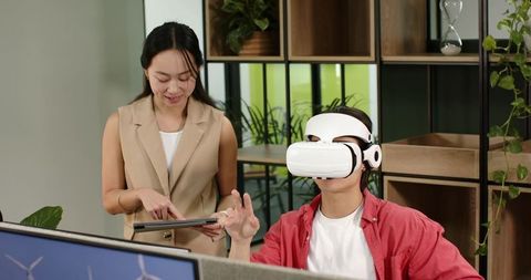 Guiding virtual reality demonstration in modern office setting