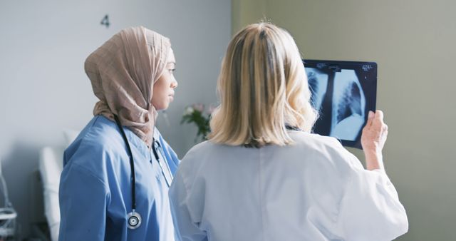 Diverse Medical Professionals Analyzing X-Ray in Hospital - Download Free Stock Images Pikwizard.com