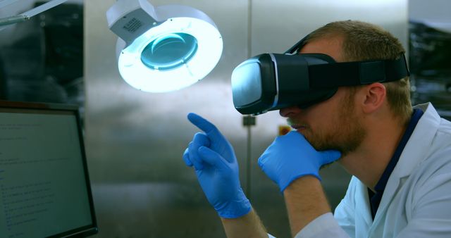 Scientist Utilizing Virtual Reality Technology in Laboratory Environment - Download Free Stock Images Pikwizard.com