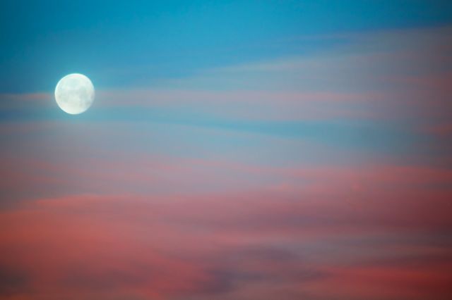 Full Moon in Twilight Sky with Pink and Blue Cloud Striations - Download Free Stock Photos Pikwizard.com