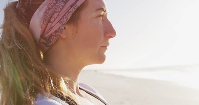 Determined Woman Pause During Beach Run - Download Free Stock Images Pikwizard.com