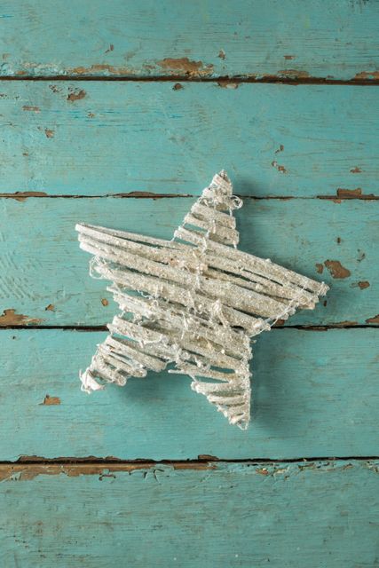 Rustic Christmas Star on Weathered Wooden Plank - Download Free Stock Photos Pikwizard.com