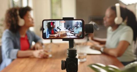 Recording lively podcast conversation using smartphone gimbal in home studio