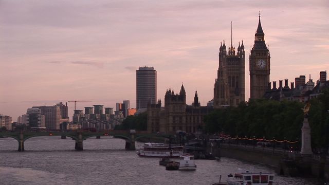 Ideal for travel blogs, tourism advertisements, postcards, and educational materials highlighting iconic London architecture. Great for use in backgrounds for films or presentations focusing on urban landscapes and historic sites.