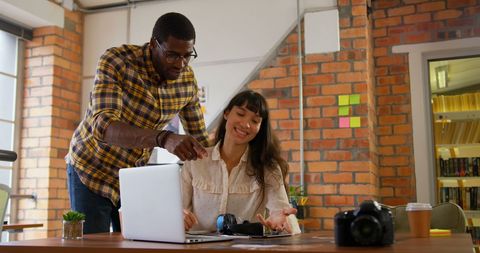 Team collaboration and creativity in modern office