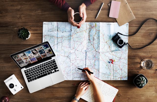 Ideal for blog articles on travel planning tips and guides. Useful for promoting travel-related services like travel agencies, vacation packages, and adventure trips. Suitable for illustrating themes of teamwork, collaboration, and creating travel itineraries.