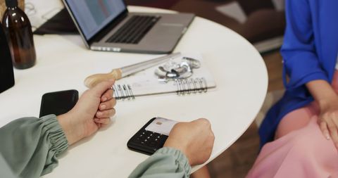 Jeweller and client transaction with credit card payment