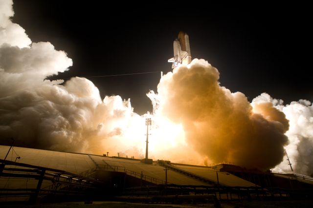 Space Shuttle Discovery Launching on STS-128 Mission at Kennedy Space Center - Download Free Stock Photos Pikwizard.com