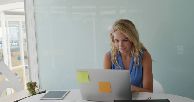 Blonde Businesswoman Working on Laptop in Modern Office - Download Free Stock Images Pikwizard.com