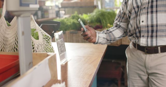 Customer Using Smartphone to Scan QR Code for Payment at Market - Download Free Stock Images Pikwizard.com