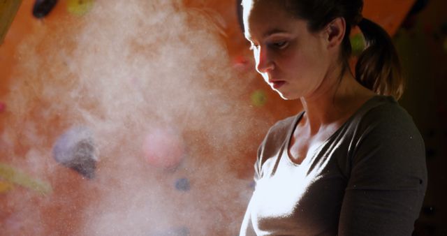 Focused woman poising before her rock climbing - Download Free Stock Images Pikwizard.com