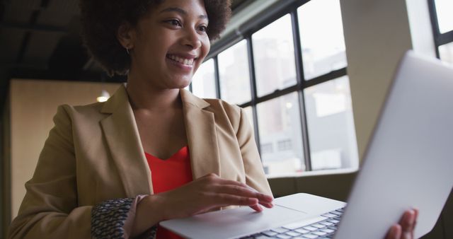 Confident African American Businesswoman Using Laptop in Office - Download Free Stock Images Pikwizard.com