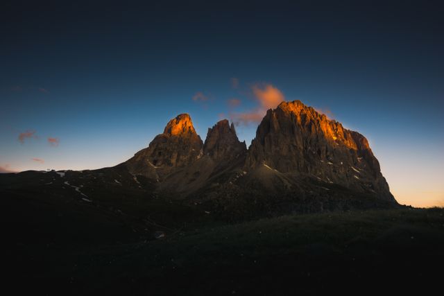 Rocky mountain peaks: glowing during golden hour. Create alluring visuals requiring nature and outdoor scenery, featuring tranquil drama and breathtaking views. Complete for travel blogs, outdoor adventure promotions, and motivational backgrounds.