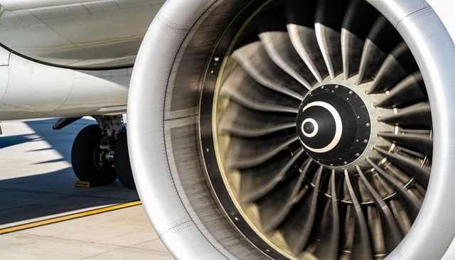 Rotating turbofan close-up showing spinning fan blades, nacelle and landing gear