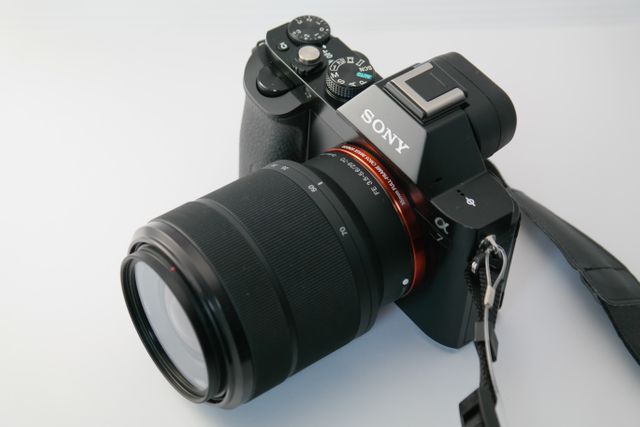 Professional Sony Mirrorless Camera with Zoom Lens on White Background - Download Free Stock Photos Pikwizard.com