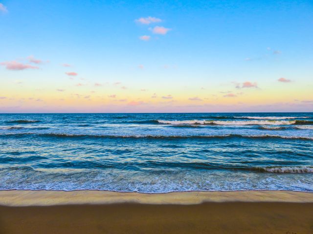 Serene Ocean Sunset with Gentle Waves on Sandy Beach - Download Free Stock Photos Pikwizard.com